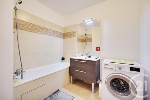 Appartement F3 à vendre  3 pièces - 64 m2 ST DENIS - 93