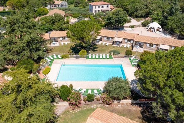 Vente immobilière : Propriété à La Roque-sur-Pernes  52 pièces 865 m² 1 900 000 €- Bel Air.