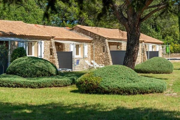 Vente immobilière : Propriété à La Roque-sur-Pernes  52 pièces 865 m² 1 900 000 €- Bel Air.
