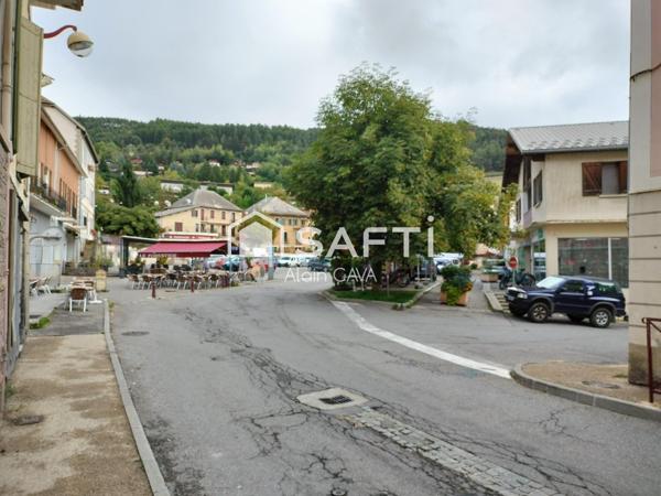 Studio de 26m² situé au 1er étage sans ascenseur au coeur du village  de SEYNE