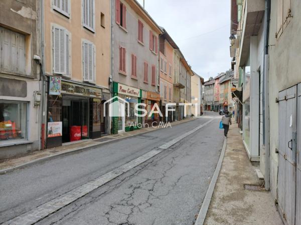 Studio de 26m² situé au 1er étage sans ascenseur au coeur du village  de SEYNE