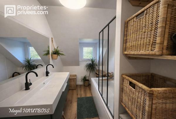 Maison rénovée, à proximité de Saint-Hilaire-Du-Harcouet 8 pièce(s) 156 m2