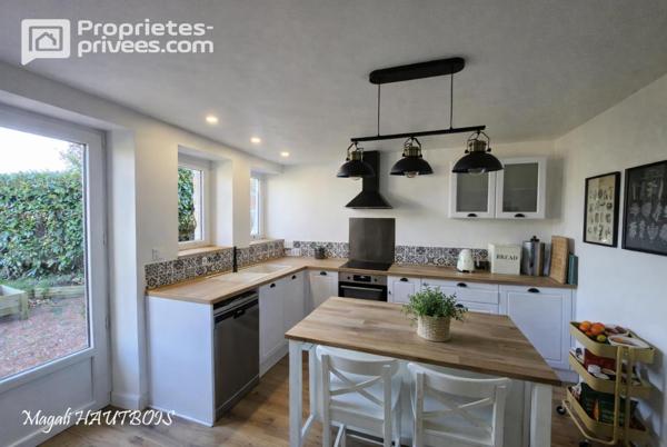 Maison rénovée, à proximité de Saint-Hilaire-Du-Harcouet 8 pièce(s) 156 m2