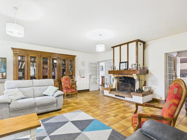 PROPRIETE AVEC PARC ARBORE ET DEPENDANCES DE + DE 100M2