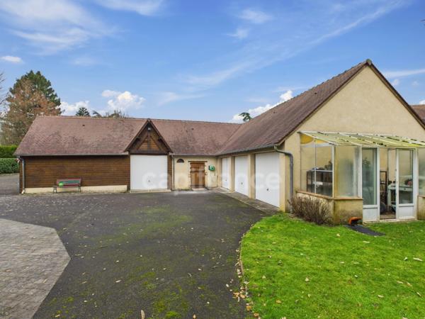 PROPRIETE AVEC PARC ARBORE ET DEPENDANCES DE + DE 100M2