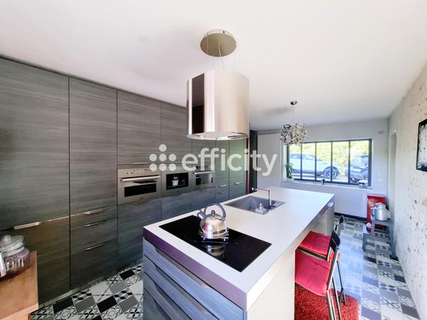 Maison 8 pièces - 335 m²