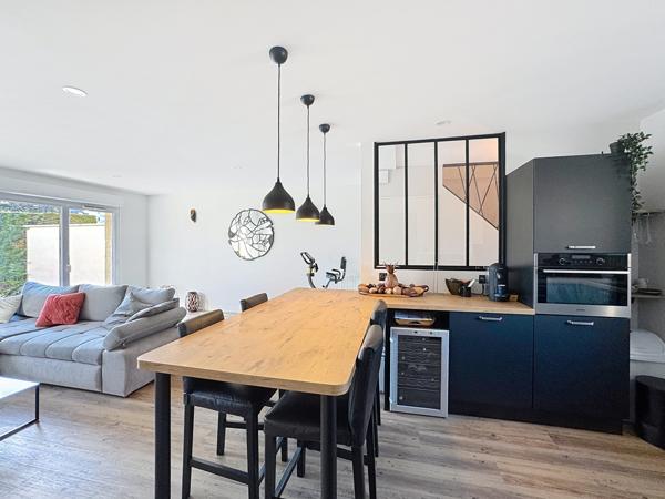 Meyzieu (69330) Charmante maison familiale des années 2000 de 83,26 m2. avec jardin et garage