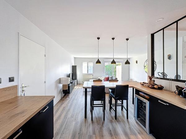 Meyzieu (69330) Charmante maison familiale des années 2000 de 83,26 m2. avec jardin et garage