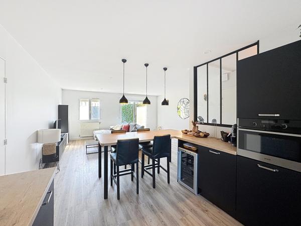 Meyzieu (69330) Charmante maison familiale des années 2000 de 83,26 m2. avec jardin et garage