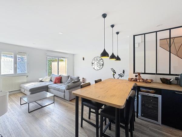 Meyzieu (69330) Charmante maison familiale des années 2000 de 83,26 m2. avec jardin et garage