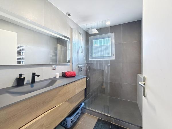 Meyzieu (69330) Charmante maison familiale des années 2000 de 83,26 m2. avec jardin et garage