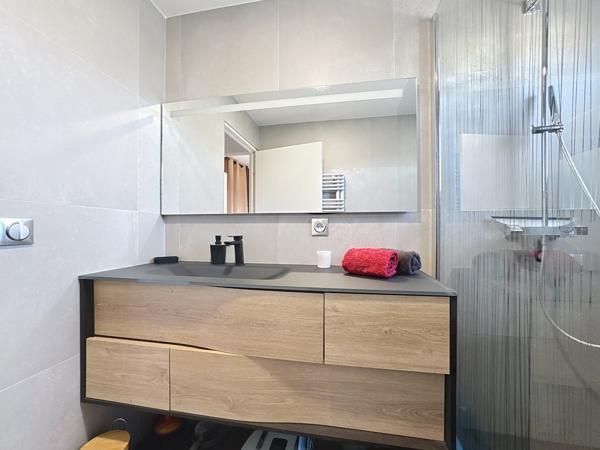 Meyzieu (69330) Charmante maison familiale des années 2000 de 83,26 m2. avec jardin et garage