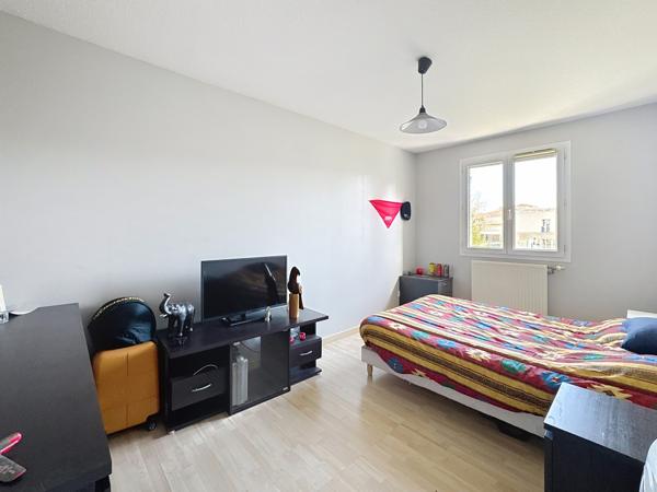 Meyzieu (69330) Charmante maison familiale des années 2000 de 83,26 m2. avec jardin et garage