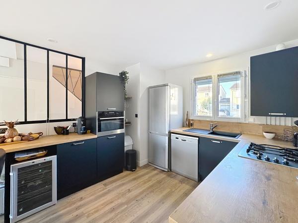 Meyzieu (69330) Charmante maison familiale des années 2000 de 83,26 m2. avec jardin et garage