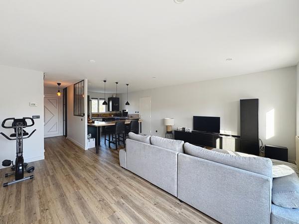 Meyzieu (69330) Charmante maison familiale des années 2000 de 83,26 m2. avec jardin et garage