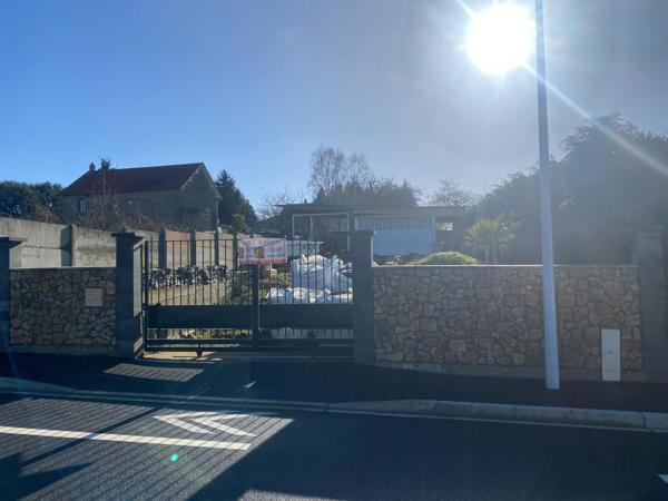 Terrain 256 m², constructible, centre bourg, St Pierre du Regard