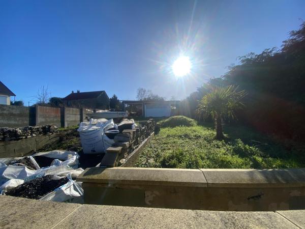 Terrain 256 m², constructible, centre bourg, St Pierre du Regard