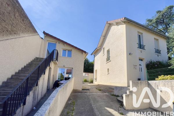 Location appartement 1 pièce 12 m² Villeneuve-le-Roi