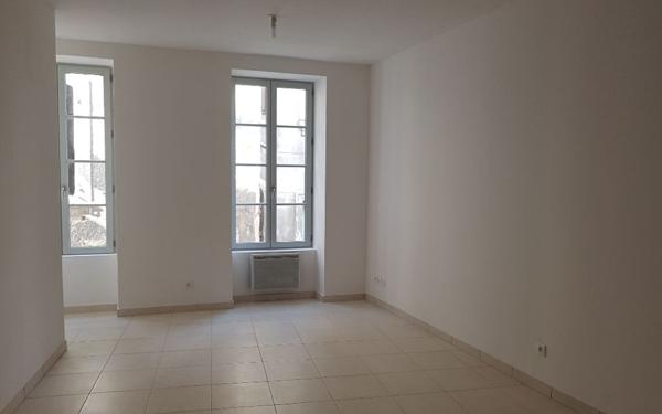 Appartement à louer    1 pièce •  Pont-Saint-Esprit