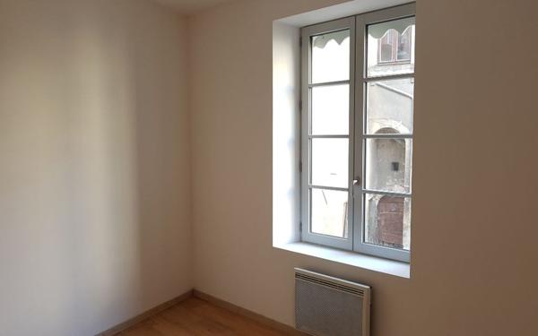 Appartement à louer    1 pièce •  Pont-Saint-Esprit