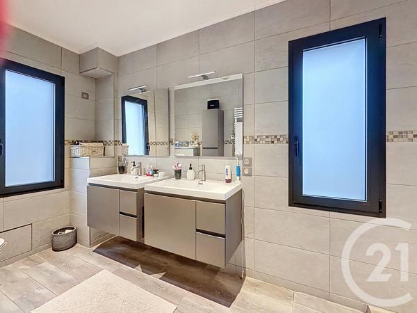 Maison à vendre  5 pièces - 201,55 m2 LA GAUDE - 06