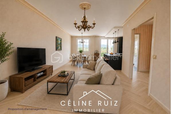 Laissez libre cours à vos idées avec cette maison offrant de nombreuses possibilités d'aménagement et un potentiel intéressant.

Idéalement située, à l'abri des regards, sur une belle parcelle de plus de 800 m², elle se trouve à proximité à pied de toutes les commodités.

Vous profiterez d'une vie de plain-pied complétée par une agréable véranda de 28 m² équipée d'une climatisation réversible, véritable pièce supplémentaire à vivre toute l'année.

Pour vous aider à vous projeter sereinement, des devis de rénovation ont déjà été réalisés.

La maison offre actuellement :
Une pièce de vie avec un potentiel de plus de 50 m² après réaménagement,
3 chambres au rez-de-chaussée,
Une salle d'eau avec WC

À l'étage, un vaste espace avec : 
2 chambres supplémentaires,
Une salle d'eau,
Un WC.

Un grand sous-sol complète l'ensemble et offre de nombreuses possibilités de stockage, bricolage ou stationnement.

Un bien à fort potentiel !