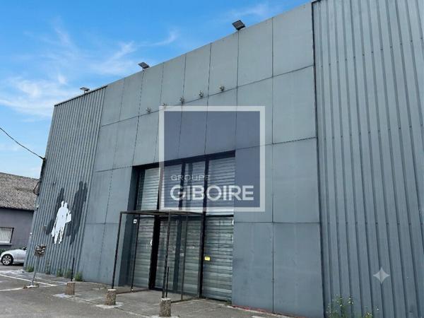 Local d'activites 1640 m² à louer Périphérie Rennes (réf : 35.4378)