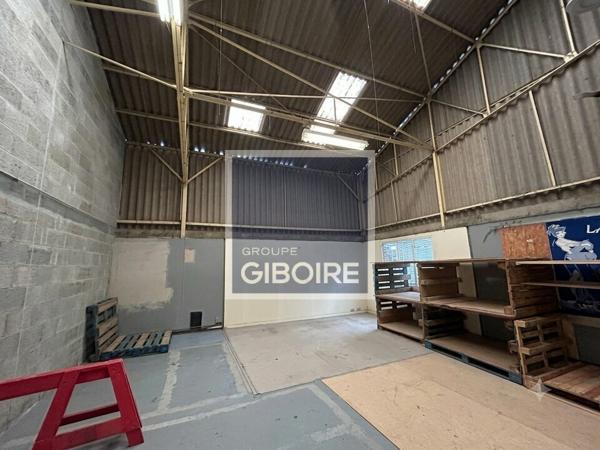 Local d'activites 1640 m² à louer Périphérie Rennes (réf : 35.4378)