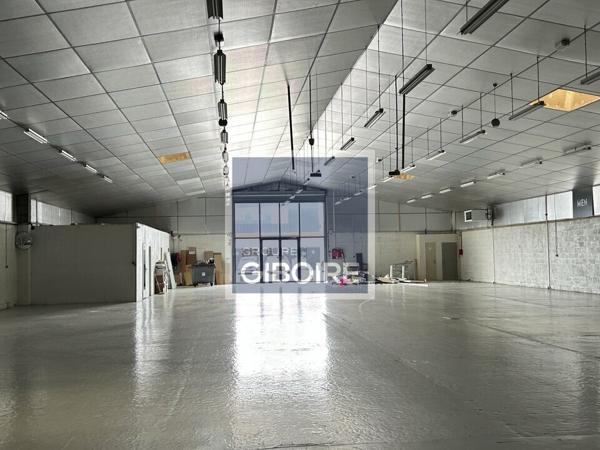 Local d'activites 1640 m² à louer Périphérie Rennes (réf : 35.4378)