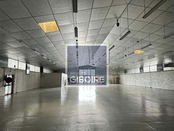 Local d'activites 1640 m² à louer Périphérie Rennes (réf : 35.4378)