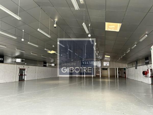 Local d'activites 1640 m² à louer Périphérie Rennes (réf : 35.4378)