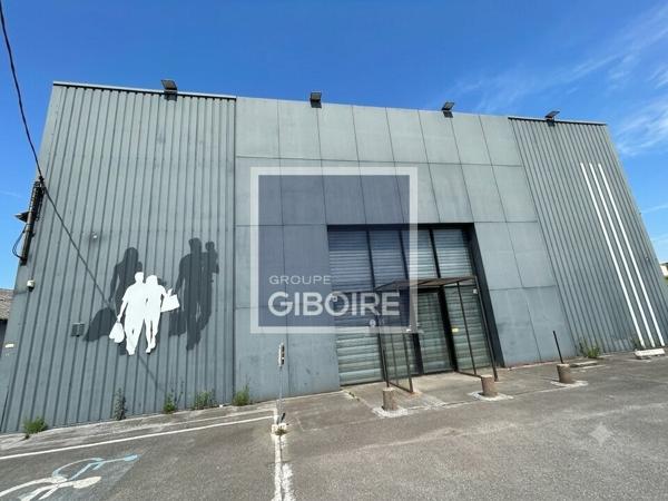 Local d'activites 1640 m² à louer Périphérie Rennes (réf : 35.4378)