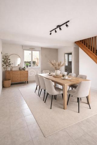 📍 Située à Saint-Brice-en-Coglès, dans un environnement calme et agréable, découvrez cette maison individuelle construite en 2003, offrant 85 m² habitables.

La maison propose :

-Un salon/séjour
-Une cuisine
-3 chambres confortables, dont une avec salle d’eau au rez-de-chaussée, idéale pour une vie de plain-pied ou pour recevoir
-Une salle de bains
-WC séparé
-Un garage attenant

🔑 Atout majeur : possibilité de créer une 4ᵉ chambre ou un espace bureau selon vos besoins, avec quelques aménagements.

Quelques travaux de rafraîchissement permettront de la moderniser et de la personnaliser selon vos envies.

📸 Photos cuisine et salon/séjour avant et après disponibles, pour vous permettre de mieux vous projeter dans son potentiel et ses possibilités d’aménagement.

✔ Construction récente (2003)
✔ Fonctionnelle et évolutive
✔ Idéale pour primo-accédants, jeune famille ou investissement locatif
✔ Beau potentiel de valorisation

Une opportunité à saisir dans un secteur recherché.

📞 Contactez-moi dès maintenant pour organiser une visite !