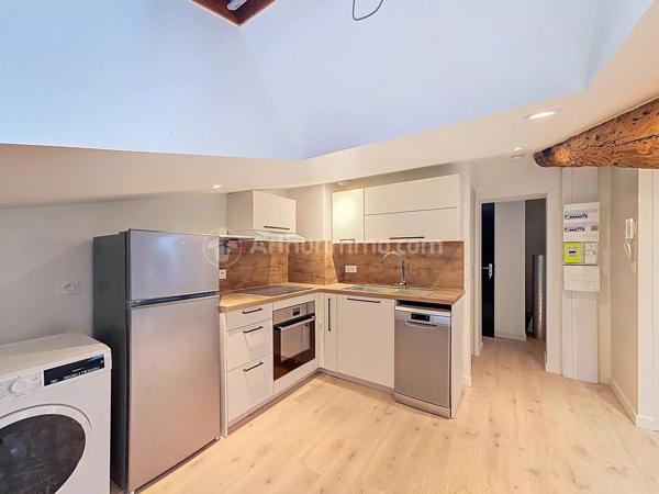 Location                                                      Appartement
                        
                     2 pièces                      50 m2                     à Clermont-Ferrand
