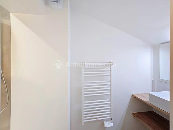 Location                                                      Appartement
                        
                     2 pièces                      50 m2                     à Clermont-Ferrand