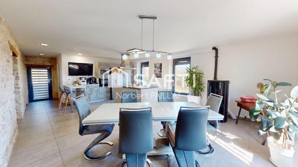 Maison en pierre rénovée à Montbellet