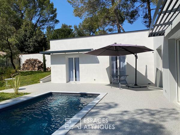 L’élégance d’une villa récente et son mazet en pinède