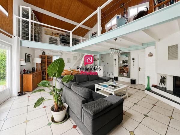 Maison à ossature bois avec vue et sous-sol complet, terrain de 3 800 m²