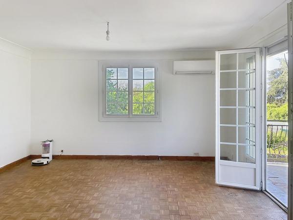 Maison sur sous-sol, 3 chambres ,terrain clos 1 200 m² au calme