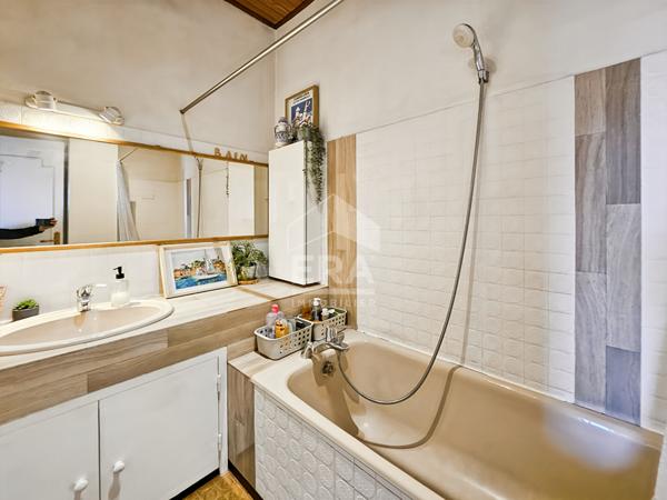 MARSEILLE 13014 - BON SECOURS / SAINT GABRIEL Appartement T4 + combles