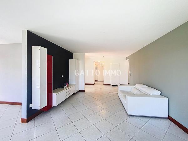 Saint-Julien-lès-Metz (57070) Metz Vallières // T3 d'environ 88 m² // 2 chambres // Grand balcon vue sur parc arboré // Garage // DPE C