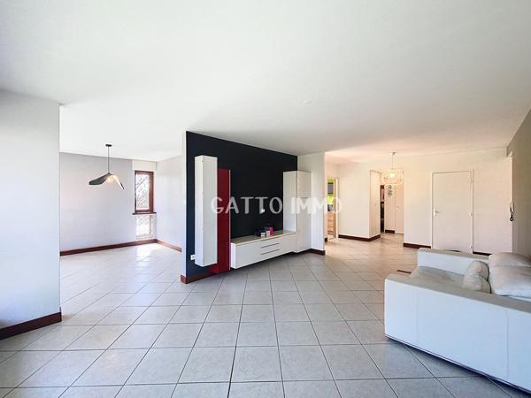 Saint-Julien-lès-Metz (57070) Metz Vallières // T3 d'environ 88 m² // 2 chambres // Grand balcon vue sur parc arboré // Garage // DPE C