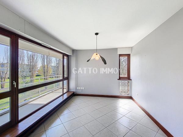 Saint-Julien-lès-Metz (57070) Metz Vallières // T3 d'environ 88 m² // 2 chambres // Grand balcon vue sur parc arboré // Garage // DPE C