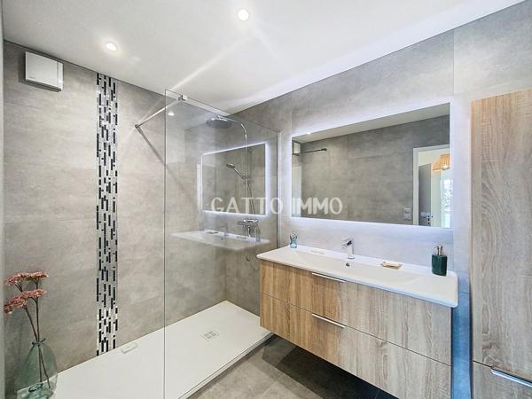 Saint-Julien-lès-Metz (57070) Metz Vallières // T3 d'environ 88 m² // 2 chambres // Grand balcon vue sur parc arboré // Garage // DPE C