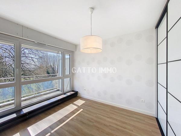 Saint-Julien-lès-Metz (57070) Metz Vallières // T3 d'environ 88 m² // 2 chambres // Grand balcon vue sur parc arboré // Garage // DPE C