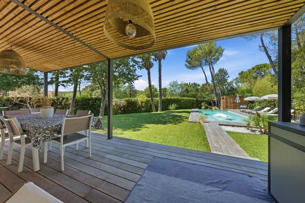 Maison de charme rénovée avec piscine Diffazur, au cœur d’un écrin de verdure sans vis-à-vis