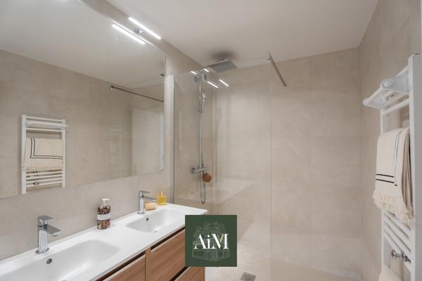 VANNES – PORT À PIED – MAGNIFIQUE APPARTEMENT ENTIÈREMENT RÉNOVÉ – 84 M² – 3 CHAMBRES – TERRASSE – PARKING