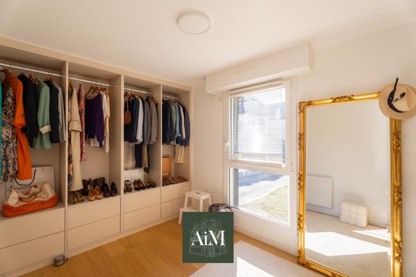 VANNES – PORT À PIED – MAGNIFIQUE APPARTEMENT ENTIÈREMENT RÉNOVÉ – 84 M² – 3 CHAMBRES – TERRASSE – PARKING