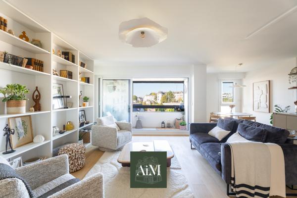 VANNES – PORT À PIED – MAGNIFIQUE APPARTEMENT ENTIÈREMENT RÉNOVÉ – 84 M² – 3 CHAMBRES – TERRASSE – PARKING