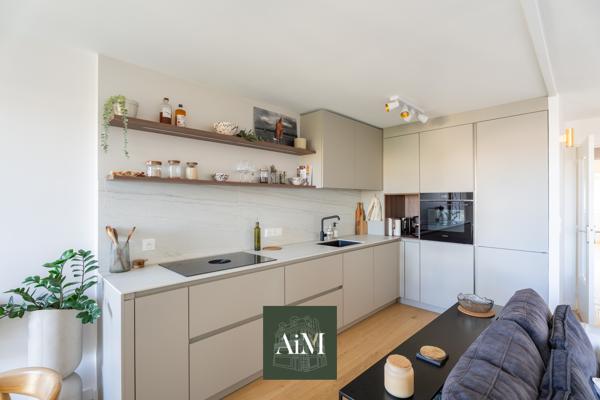 VANNES – PORT À PIED – MAGNIFIQUE APPARTEMENT ENTIÈREMENT RÉNOVÉ – 84 M² – 3 CHAMBRES – TERRASSE – PARKING